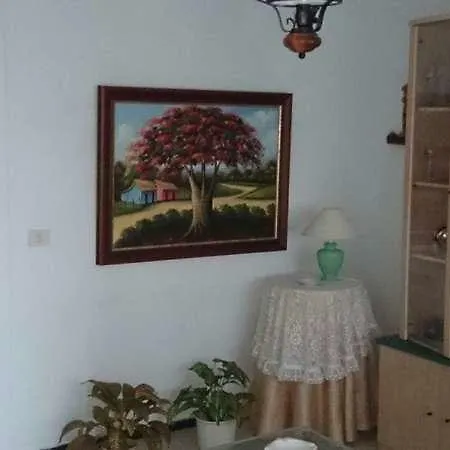 Berzola Apartament *